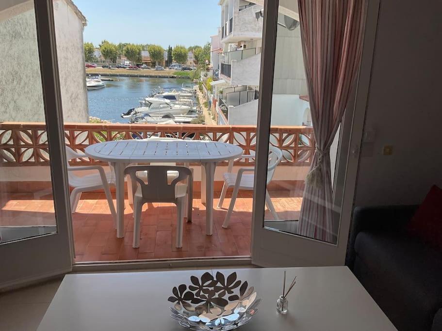 Lindo Apartamento Con Vistas Al Puerto Mistral Empuriabrava Exterior photo